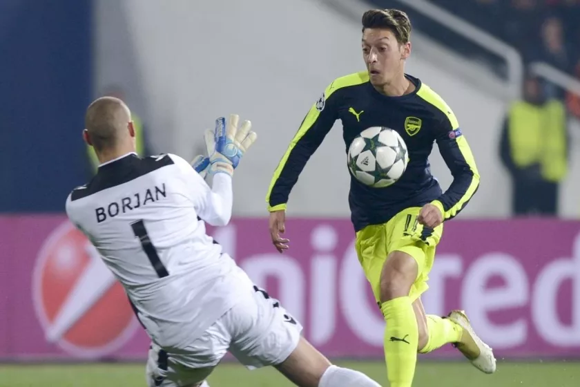 34 évesen visszavonult a világbajnok, volt Real- és Arsenal-középpályás