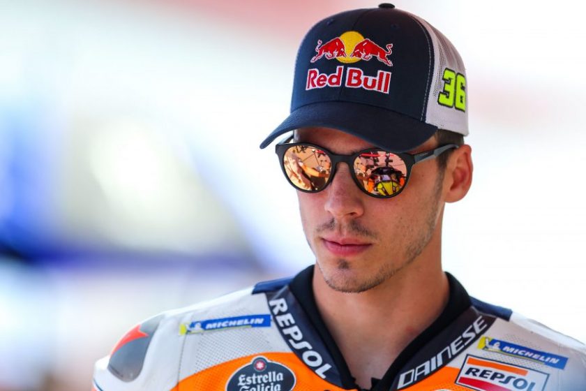 A Ducati felé kacsingat a Repsol Honda másik szenvedő motorosa