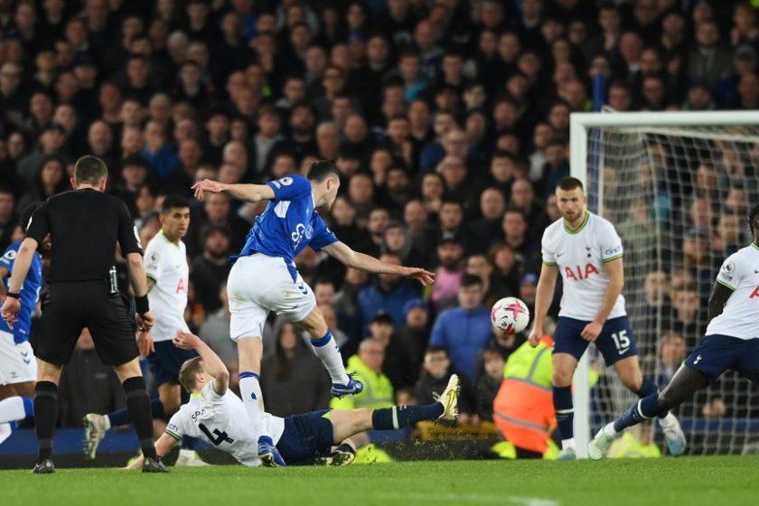 Egy-egy gól, egy-egy piros, döntetlennel zárult az Everton–Tottenham