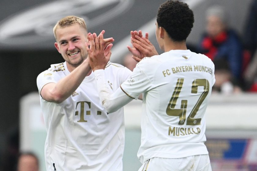 De Ligt bombájával nyert a Bayern, de a Dortmund tapad