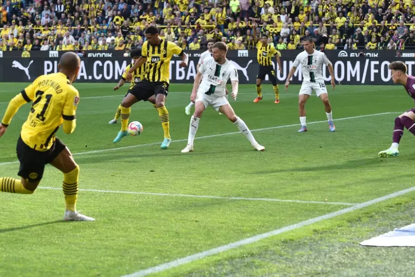 A Dortmund 5–2-es győzelemmel zárkózott a Bayernre
