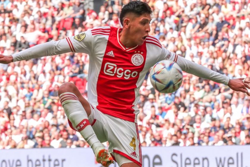 A Dortmund ajánlatára vár az Ajax védője