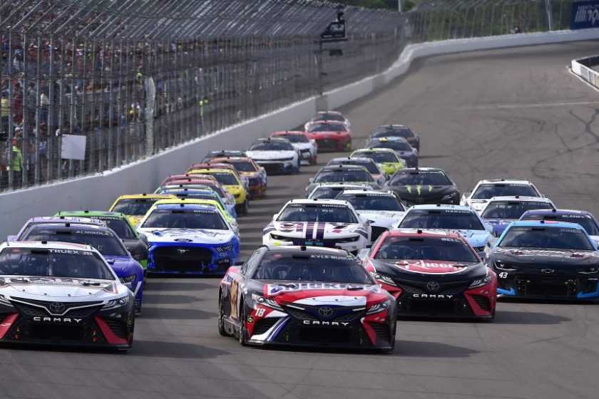 Vasárnapról hétfőre halasztották a New Hampshire-i NASCAR-futamot