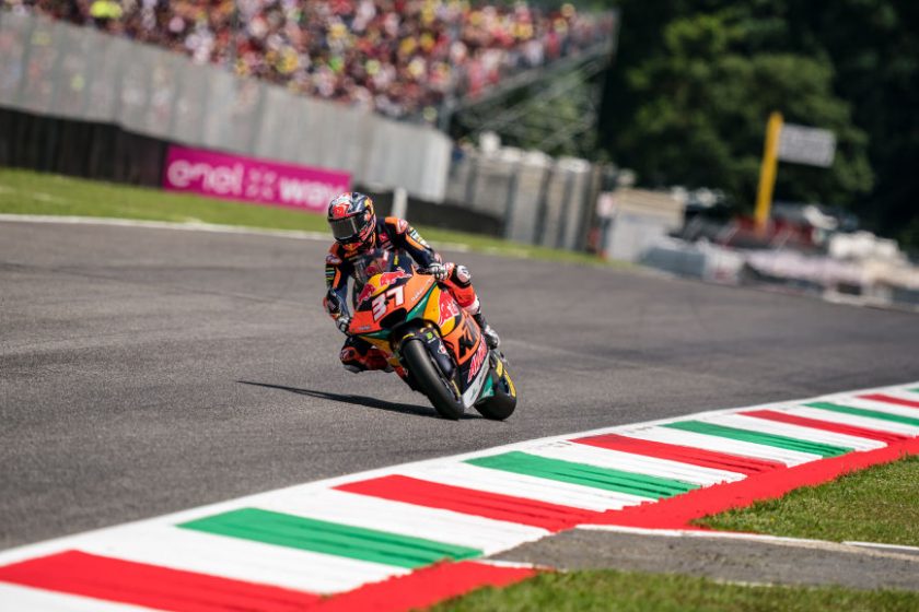 Pedro Acosta dominált a mugellói Moto2-futamon