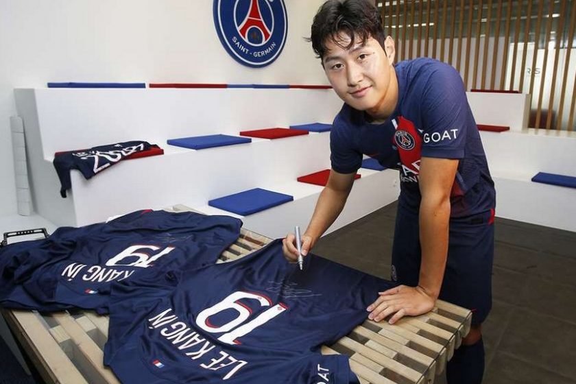 Először igazolt dél-koreai futballistát a PSG
