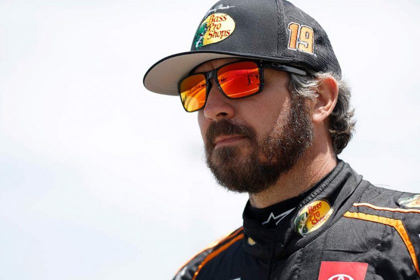 Martin Truex Jr. egy évvel hosszabbított